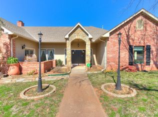 9 S Trail Ridge Rd, Edmond, OK 73012