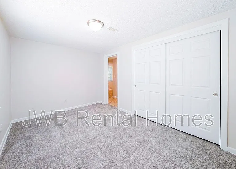 531 W 27th St — Photo 9