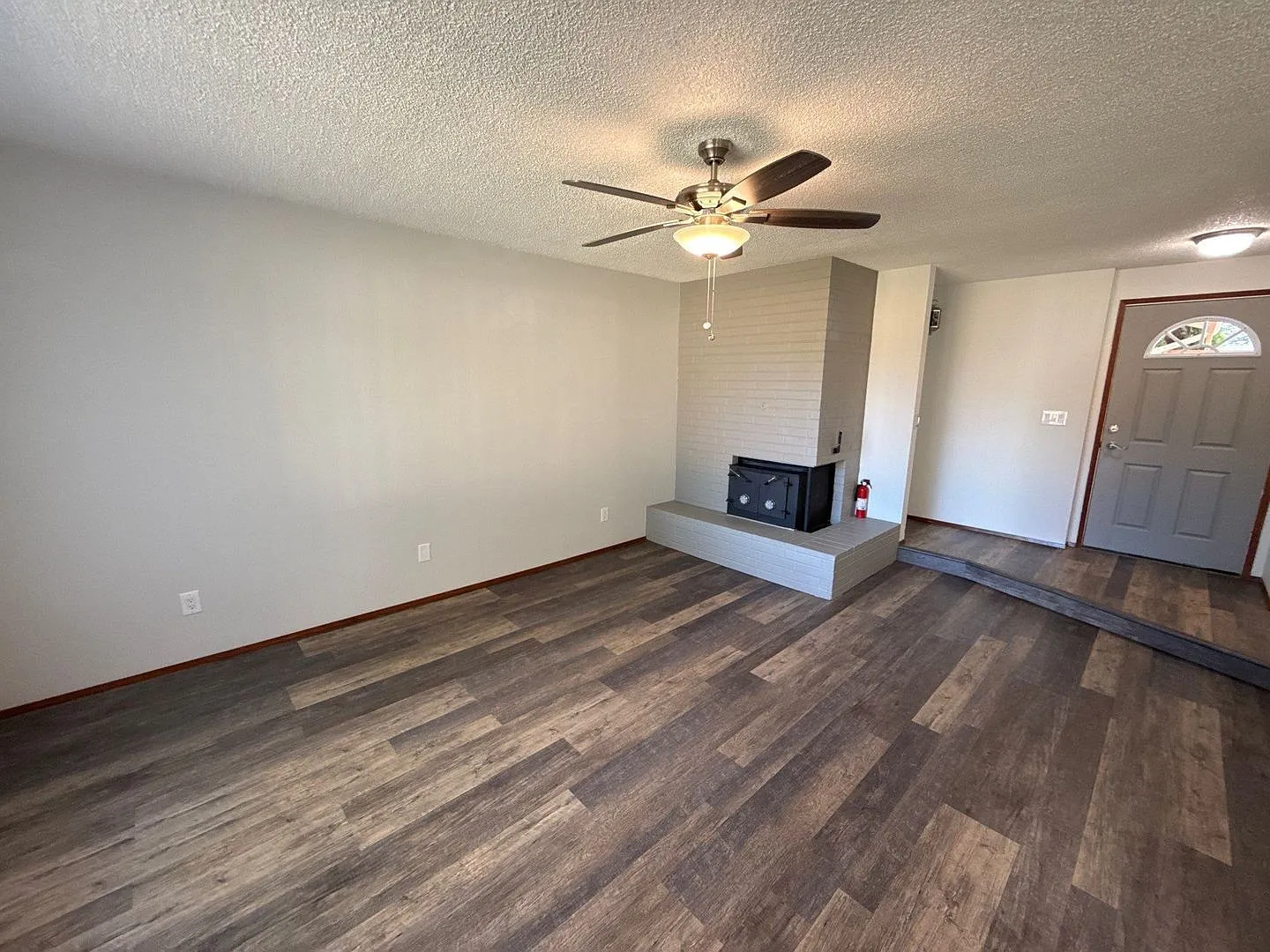 3 bed, 1.0 bath, 1023 sqft, $1,845 — Photo 3