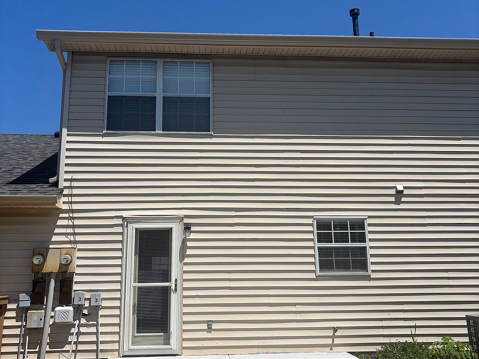 2nd image of 525 Paradise Way E #B