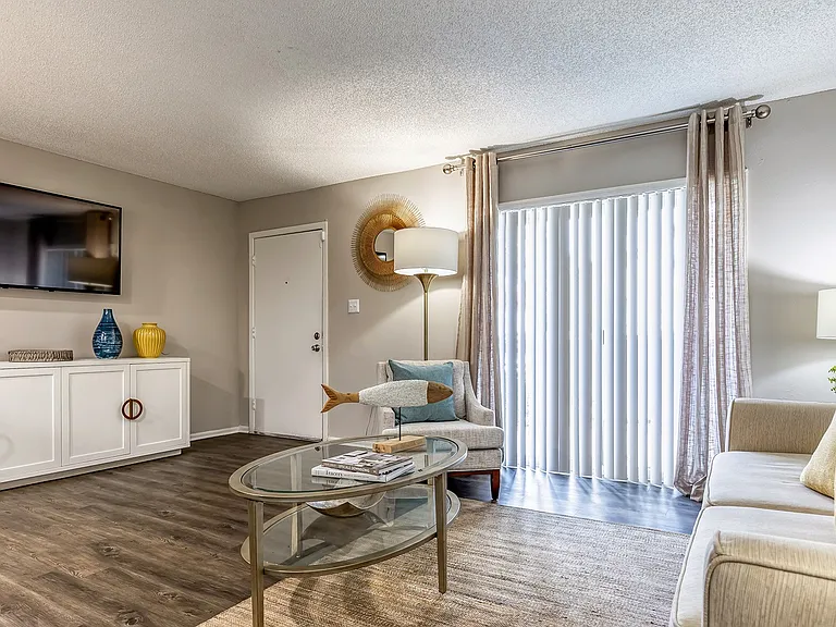 L'Estancia Apartment Homes — Photo 11
