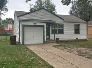 1902 S Ridgewood Dr, Wichita, KS 67218