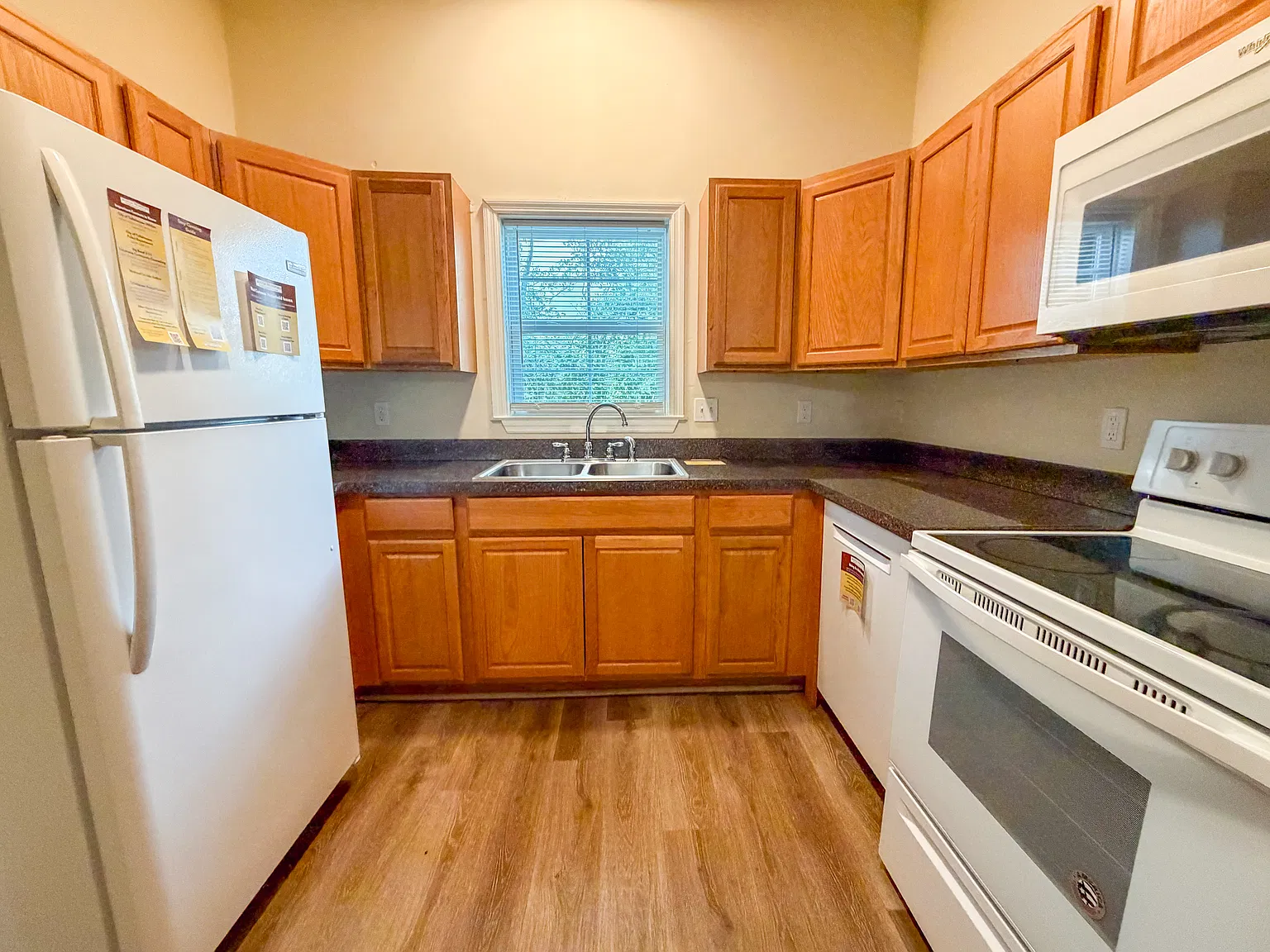 3 bed, 934 sqft, $2,085 — Photo 3