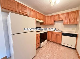 282 Grove St APT 5, Auburndale, MA 02466