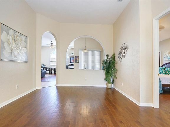 3rd image of 27552 Kirkwood Cir