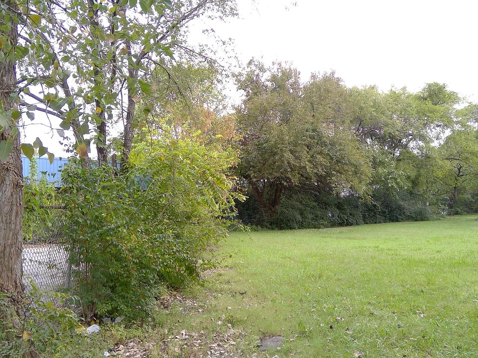 1st image of 107 Queen Ave