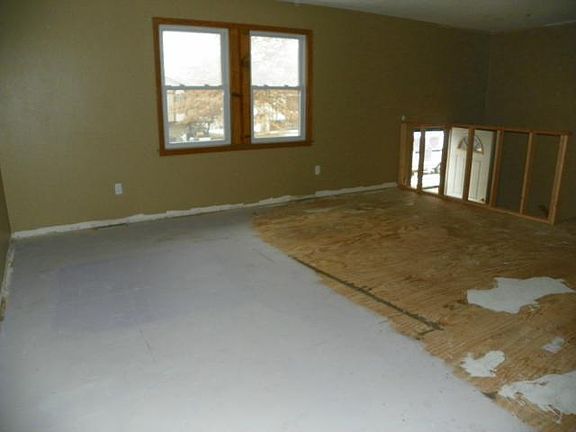 2nd image of 409 E Sherri Ln