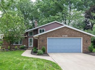 5795 N Crossview Rd, Seven Hills, OH 44131