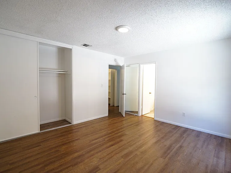 220 Lilac Ct — Photo 32
