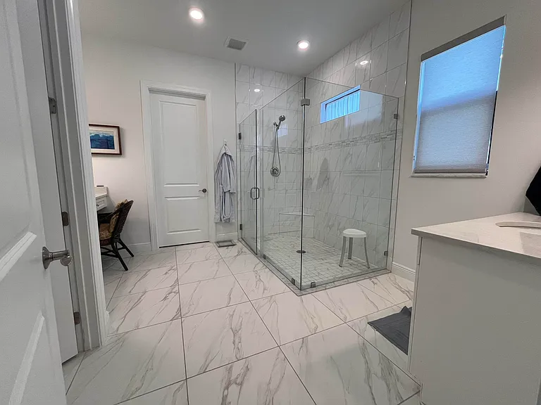 5663 Saint Armands Way — Photo 9