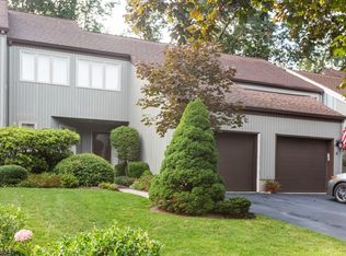 6 Grist Mill Run, Mahwah, NJ 07430