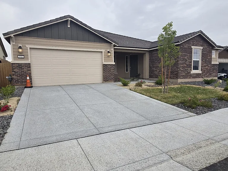 532 E Equinox Peak Ct — Photo 2