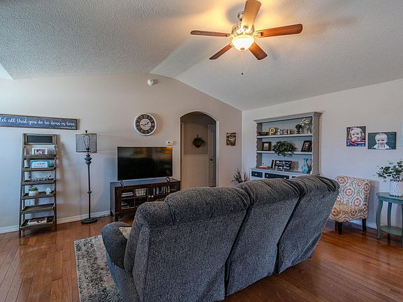 5th image of 117 Cobblestone Drive