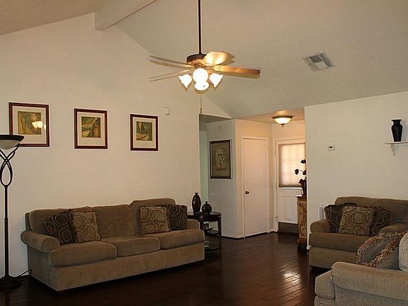 4th image of 2403 Dabney Manor Ct