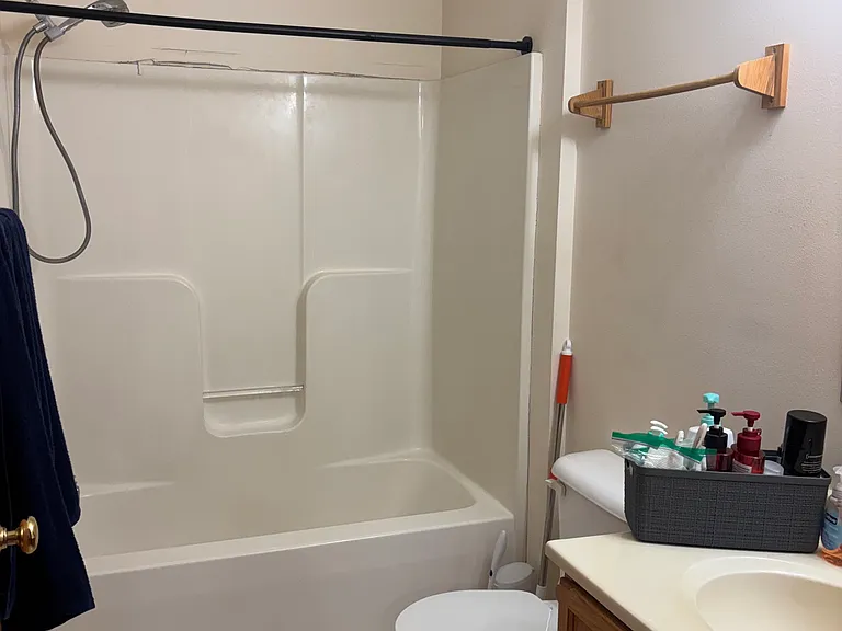 514 N Westmount Dr #4 — Photo 23