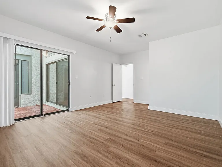 114 Gleneagles Dr — Photo 34