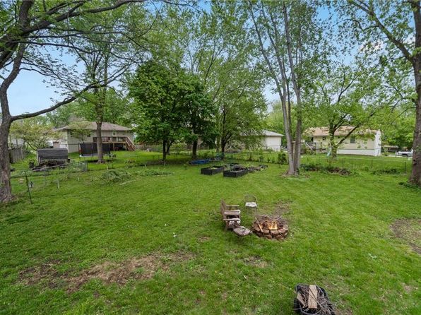 504 W 5th Ct, Peculiar, MO 64078