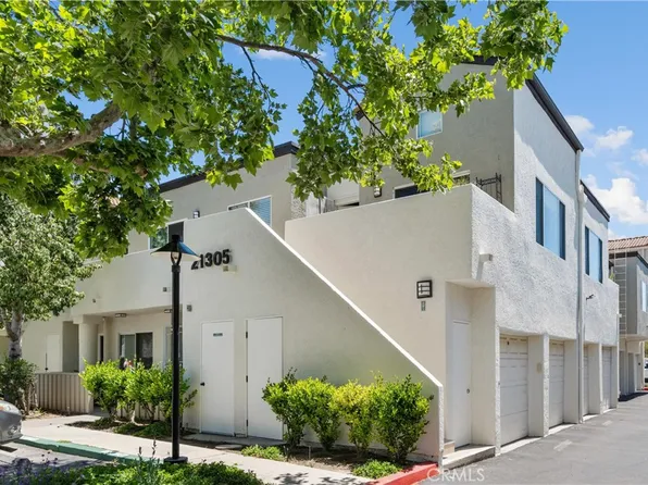 21305 Nandina Ln Unit 201, Santa Clarita, CA 91321