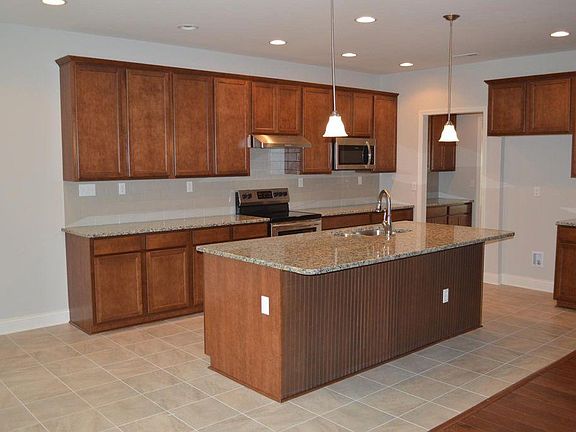 4th image of 211 Green Ash Trl