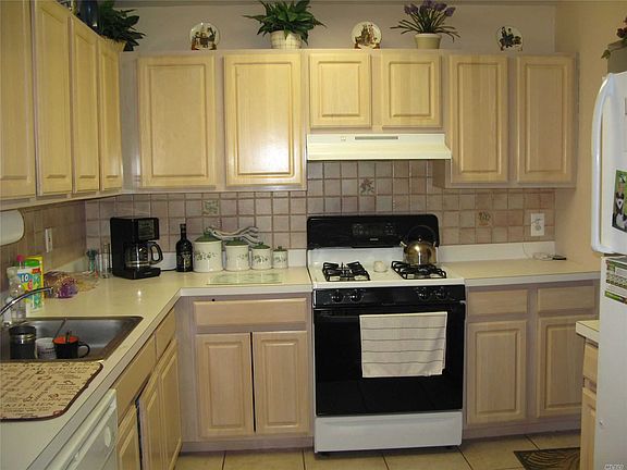 3rd image of 810 Birchwood Park Dr
