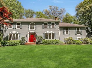 44 Carrington Dr, Stamford, CT 06903