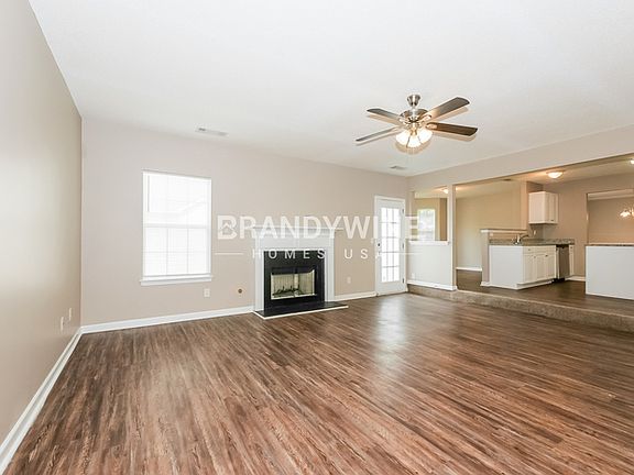 4th image of 1300 Cypress Trce #1300