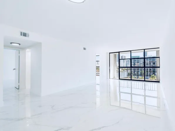 600 Parkview Drive #718, Hallandale Beach, FL 33009