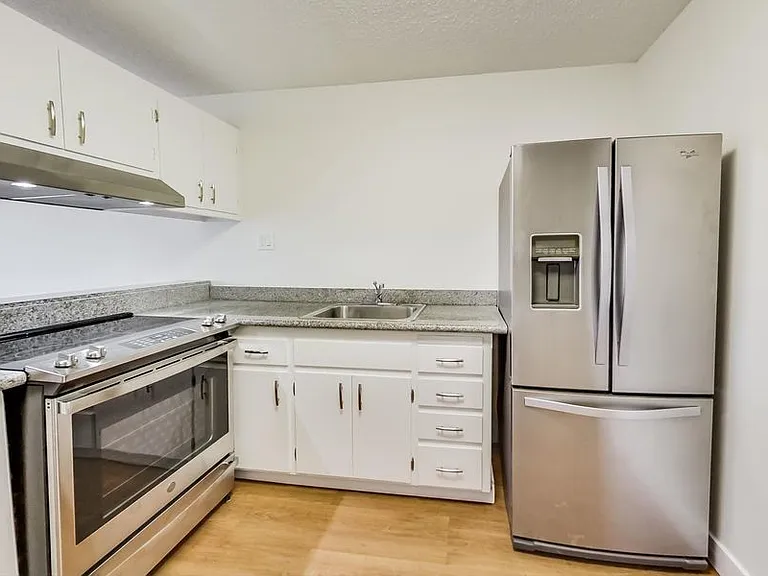 4350 Kirkham Street — Photo 2