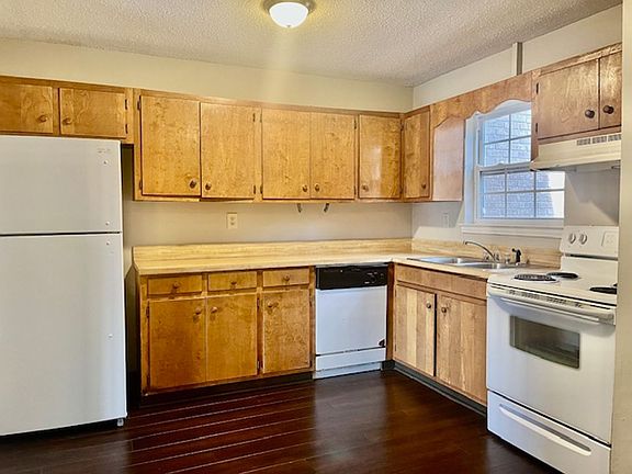 2nd image of 213 Chateau Dr