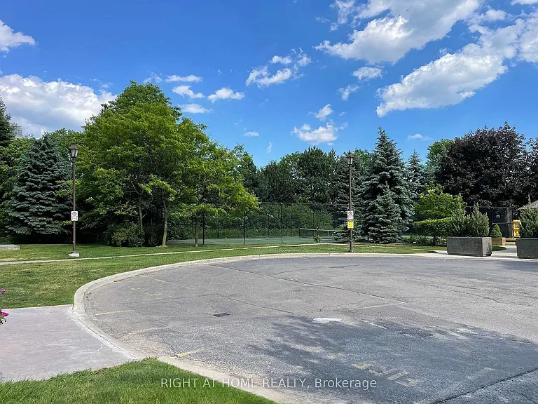 29 Northern Heights Dr #401 — Photo 17