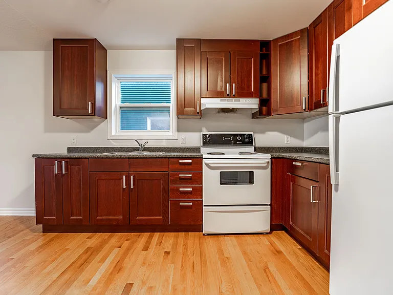 570 Chapel St — Photo 10