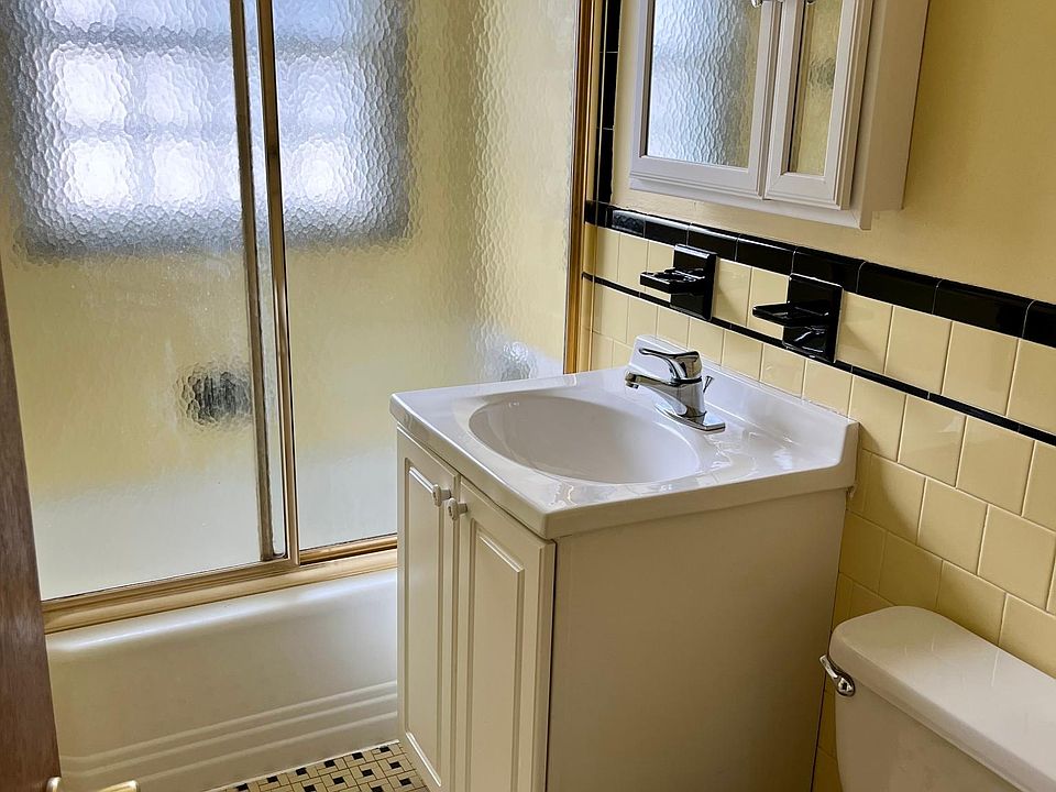 2nd image of 553 Main St #2