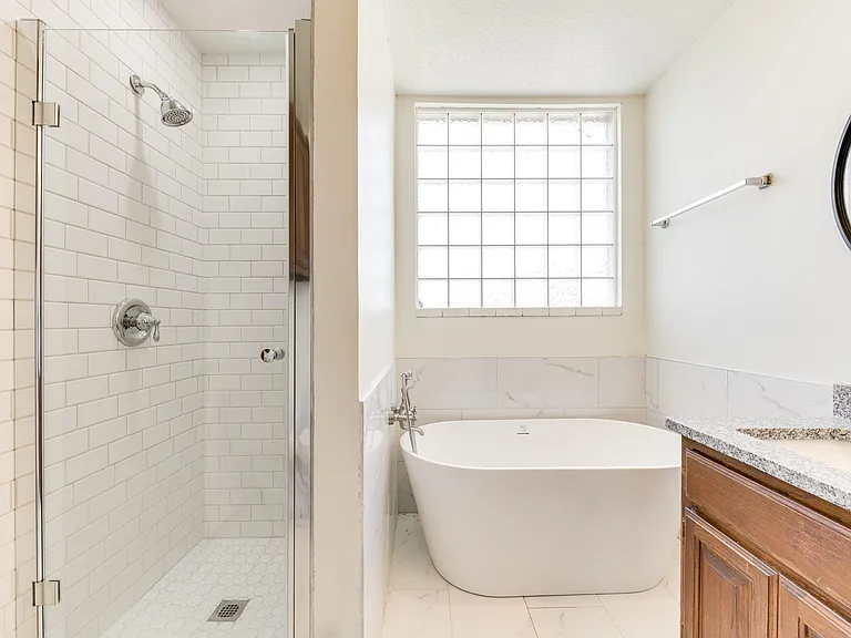 1829 Courtney Ln — Photo 4