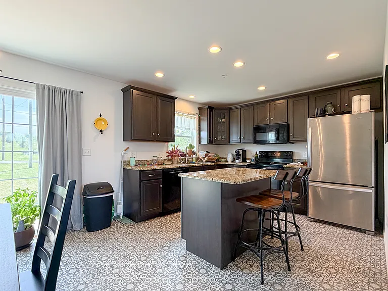 37 Southside Dr — Photo 9