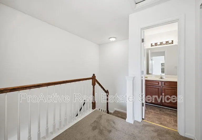 2021 Livingston St — Photo 29