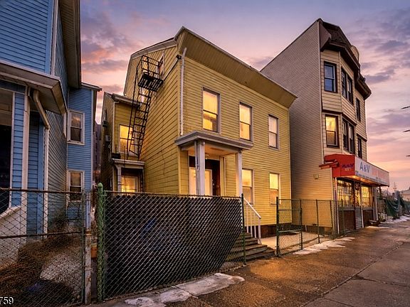 3rd image of 610 Main St