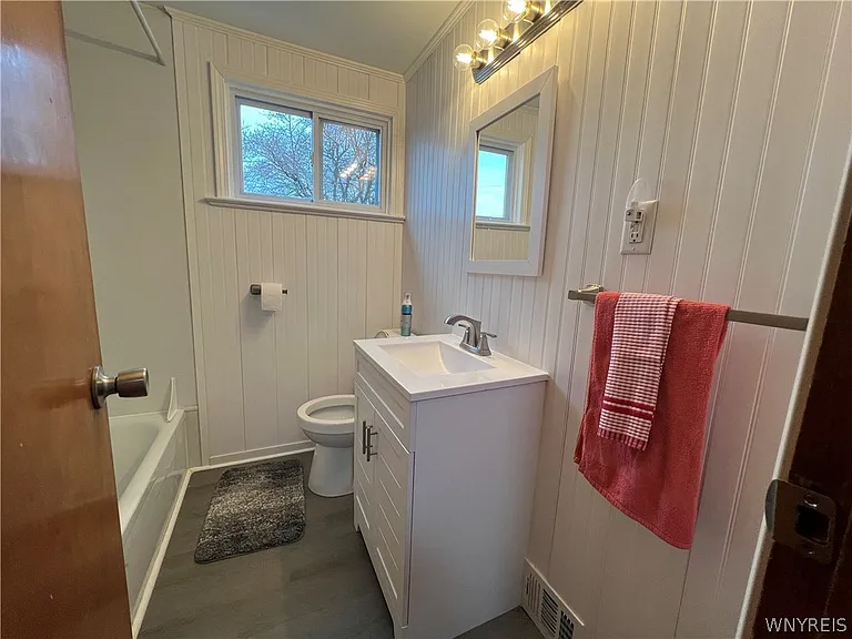 512 Cayuga Rd — Photo 11