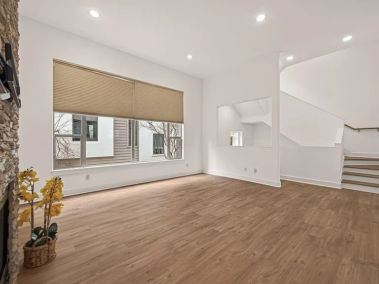 724 Ruthven St — Photo 26