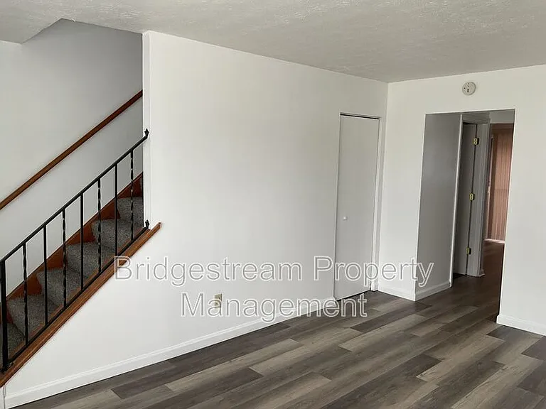 961 Taylorsview Dr — Photo 8