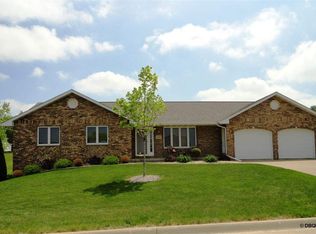 2480 Springreen Dr, Dubuque, IA 52002