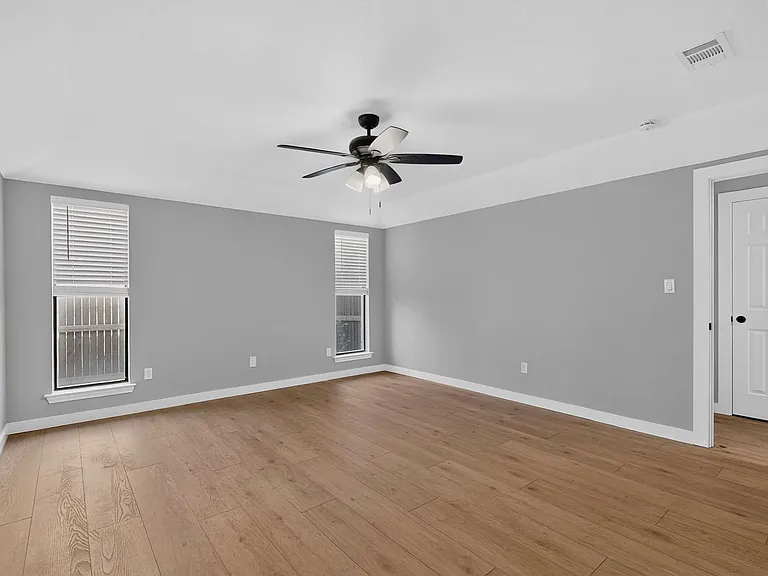 817 Sycamore Creek Rd — Photo 23