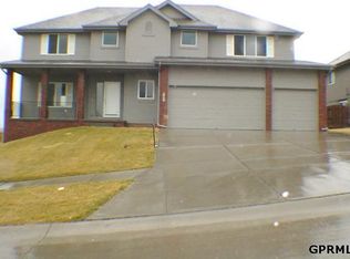 609 Pearl Cir, Elkhorn, NE 68022
