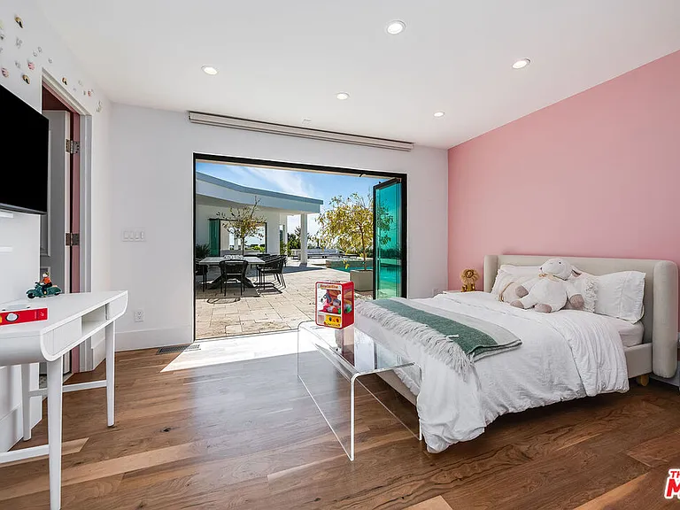 580 Chalette Dr — Photo 35
