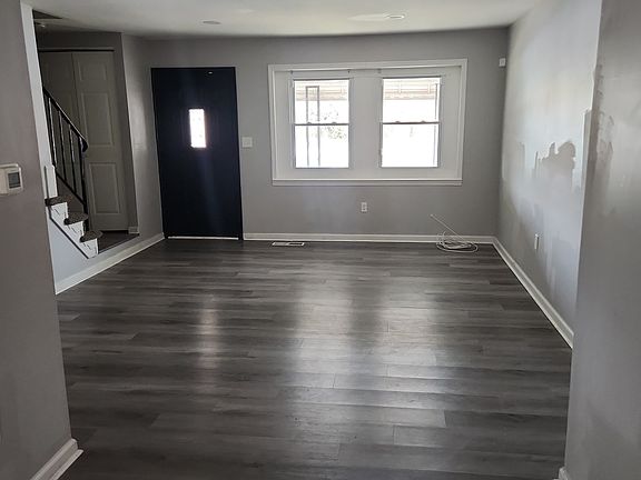 3rd image of 716 Mansfield Rd
