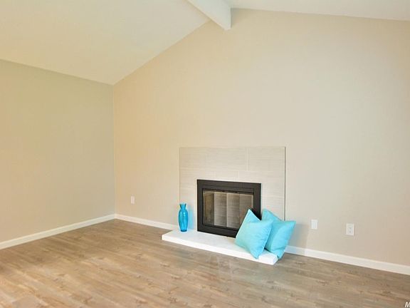 5th image of 10 Corkwood Ct