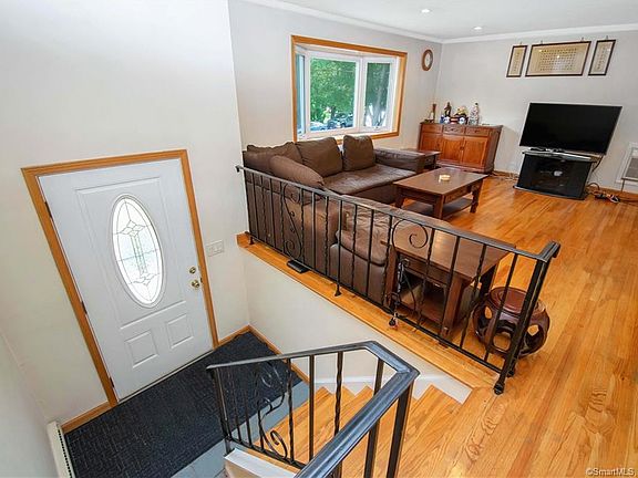 5th image of 35 Donata Ln