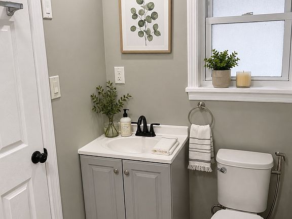 5th image of 628 Grove St #4