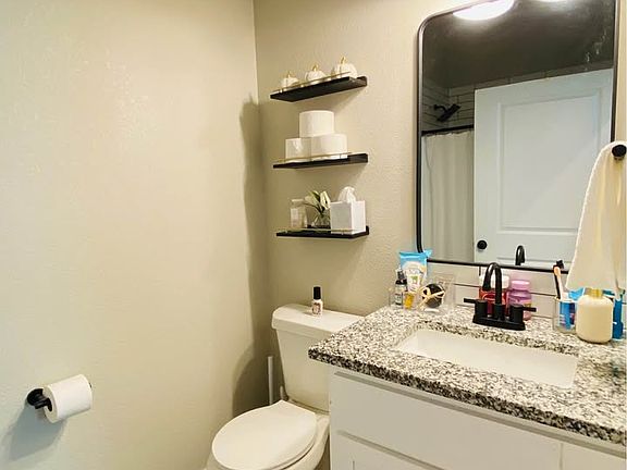 5th image of 19 S Parish Ave #203