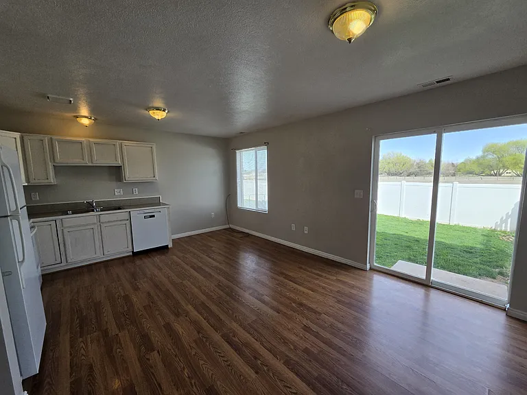 3530 Greenfield Dr — Photo 6
