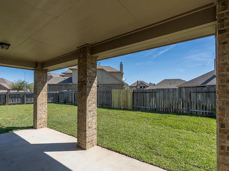 22918 Caverly Ln — Photo 32